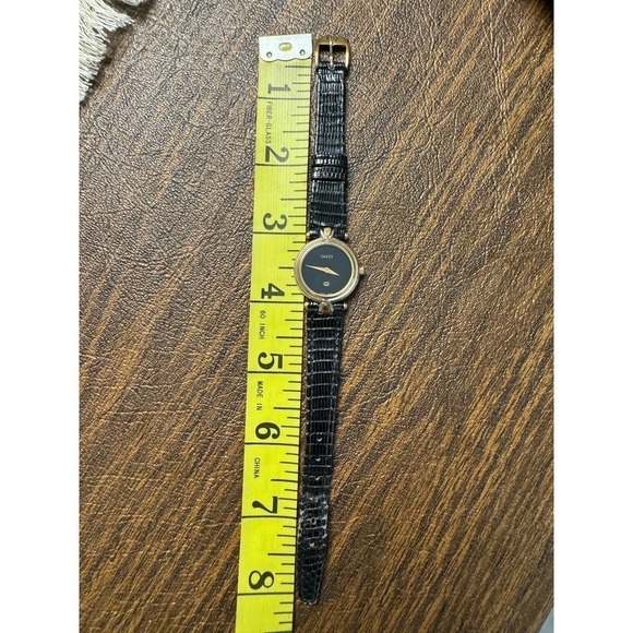 Gucci Women's Croc Embossed Leather Black and Gold Round Watch 4500L with Box - Picture 11 of 11